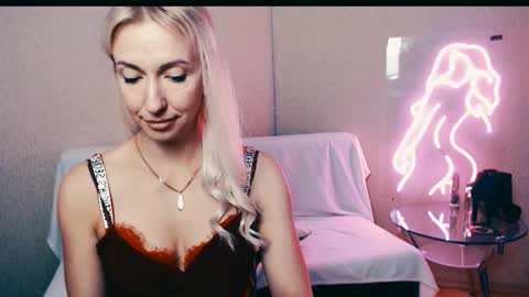 cute_smile_shy online show from 09-28-25, 08:52