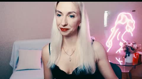 cute_smile_shy online show from 10-04-25, 08:07