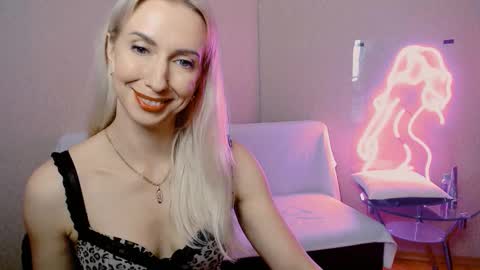 cute_smile_shy online show from 11-27-25, 09:28