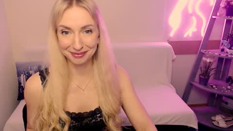 cute_smile_shy online show from 02-14-26, 11:01