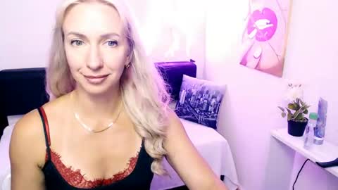 Snapshot of cute_smile_shy chatting on 07-25-26, 10:40 cute_smile_shy online show from 07-25-26, 10:40
