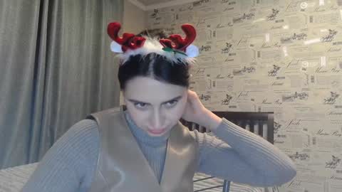 cute_strawberry_ online show from 12-31-24, 10:12