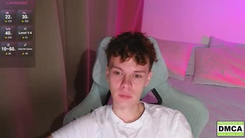 Thomas -  online show from 12-22-25, 04:04