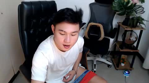 cuteasianlee online show from 12-22-25, 12:35