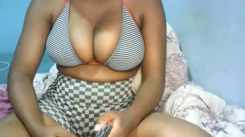 Snapshot of cuteavrill chatting on 09-22-25, 06:32 Avrill online show from 09-22-25, 06:32