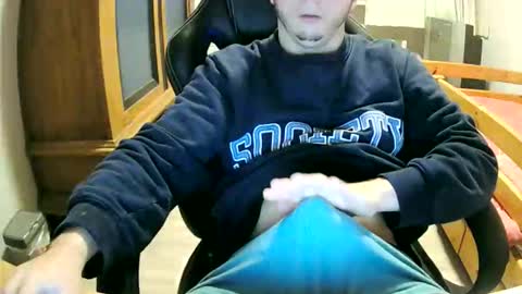 Cuteboy090 online show from 10-19-25, 01:34