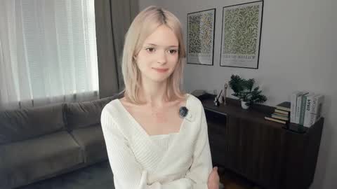 Snapshot of cutebrutality chatting on 09-30-25, 09:03 Alice online show from 09-30-25, 09:03