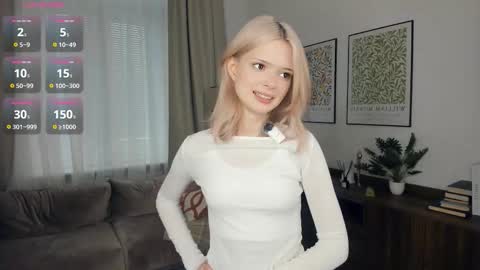 Snapshot of cutebrutality chatting on 10-07-25, 08:22 Alice online show from 10-07-25, 08:22