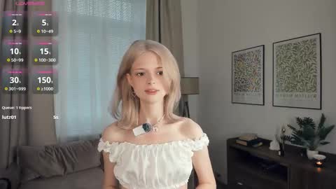 Snapshot of cutebrutality chatting on 10-12-25, 08:24 Alice online show from 10-12-25, 08:24