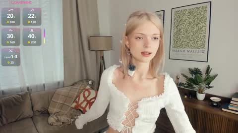 Snapshot of cutebrutality chatting on 10-16-25, 08:48 Alice online show from 10-16-25, 08:48