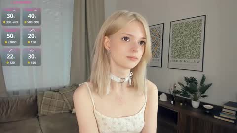 Snapshot of cutebrutality chatting on 10-19-25, 08:37 Alice online show from 10-19-25, 08:37
