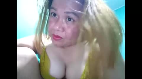 Snapshot of cutechey06 chatting on 12-29-24, 11:29 Sky online show from 12-29-24, 11:29