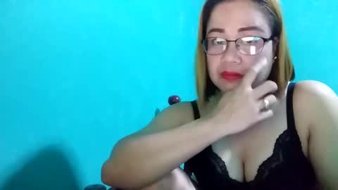 Snapshot of cutechey06 chatting on 01-30-25, 07:48 Sky online show from 01-30-25, 07:48