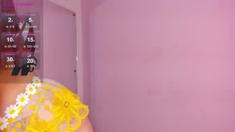 Snapshot of cutee_world chatting on 10-30-25, 01:51 moderator JAZMIN my team is Abby RachelMia online show from 10-30-25, 01:51