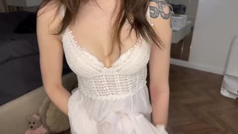 Elsa online show from 01-08-25, 04:34