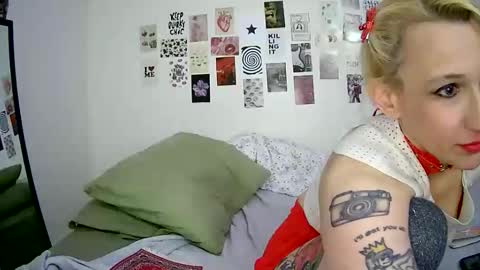 Bella online show from 12-22-25, 05:48