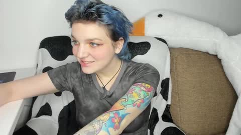 Snapshot of cutemetalgoddess chatting on 12-04-24, 12:52 Alice online show from 12-04-24, 12:52