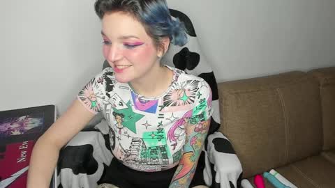 Snapshot of cutemetalgoddess chatting on 12-10-24, 01:54 Alice online show from 12-10-24, 01:54