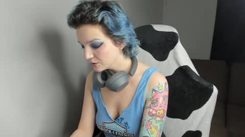 Snapshot of cutemetalgoddess chatting on 12-11-24, 03:24 Alice online show from 12-11-24, 03:24