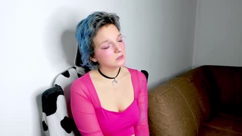 Snapshot of cutemetalgoddess chatting on 12-13-24, 01:04 Alice online show from 12-13-24, 01:04