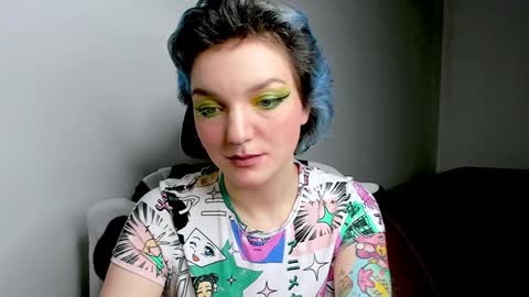 Snapshot of cutemetalgoddess chatting on 12-13-24, 11:39 Alice online show from 12-13-24, 11:39