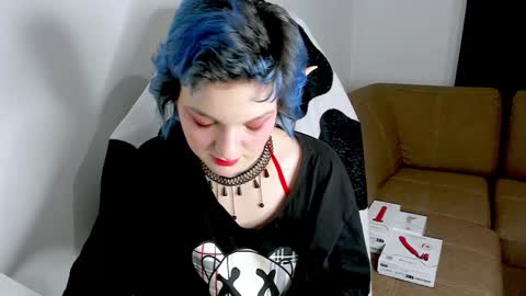 Snapshot of cutemetalgoddess chatting on 12-24-24, 06:50 Alice online show from 12-24-24, 06:50