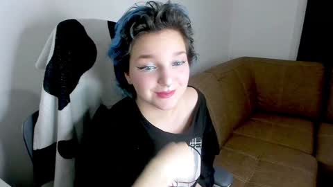 Snapshot of cutemetalgoddess chatting on 12-29-24, 01:02 Alice online show from 12-29-24, 01:02
