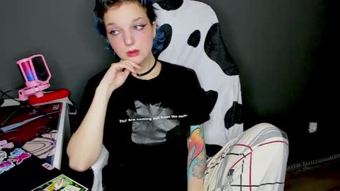 Snapshot of cutemetalgoddess chatting on 01-11-25, 02:09 Alice online show from 01-11-25, 02:09