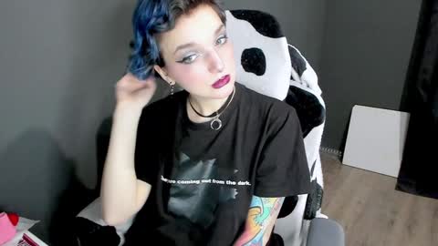 Snapshot of cutemetalgoddess chatting on 01-12-25, 01:32 Alice online show from 01-12-25, 01:32