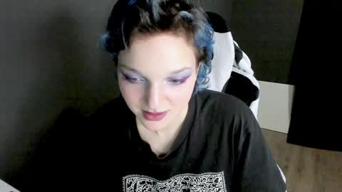 Snapshot of cutemetalgoddess chatting on 01-14-25, 01:47 Alice online show from 01-14-25, 01:47