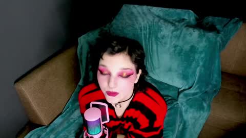 Snapshot of cutemetalgoddess chatting on 01-22-25, 04:02 Alice online show from 01-22-25, 04:02