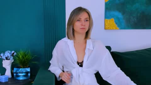 cutemirage online show from 10-18-25, 02:18