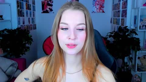 Snapshot of cutemousee chatting on 12-22-24, 08:38 Rina online show from 12-22-24, 08:38