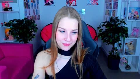 Snapshot of cutemousee chatting on 12-26-24, 09:15 Rina online show from 12-26-24, 09:15