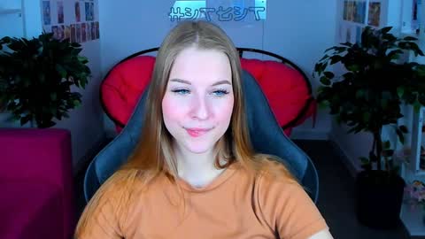 Snapshot of cutemousee chatting on 12-28-24, 02:42 Rina online show from 12-28-24, 02:42