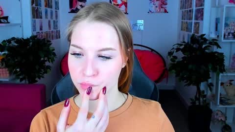 Snapshot of cutemousee chatting on 12-28-24, 06:08 Rina online show from 12-28-24, 06:08