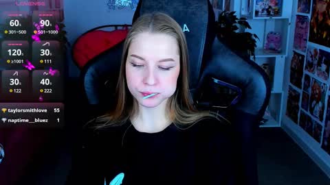 Snapshot of cutemousee chatting on 02-12-25, 08:49 Rina online show from 02-12-25, 08:49
