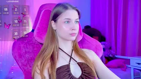 Snapshot of cutemousee chatting on 09-26-25, 05:33 Rina online show from 09-26-25, 05:33