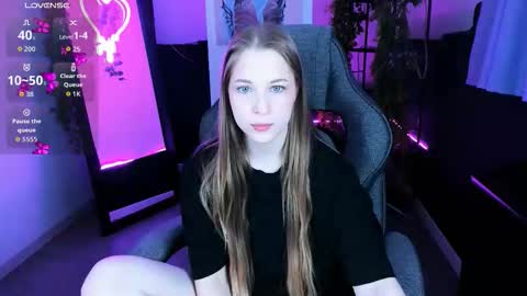 Snapshot of cutemousee chatting on 10-18-25, 04:59 Rina online show from 10-18-25, 04:59