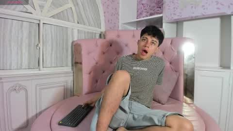 Snapshot of cutenaked_ chatting on 12-22-25, 11:07 cutenaked_ online show from 12-22-25, 11:07