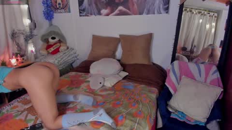 Snapshot of cuteweed420 chatting on 10-27-25, 03:43 cuteweed420 online show from 10-27-25, 03:43