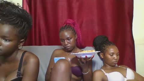 cutey_lunar online show from 02-23-25, 04:46