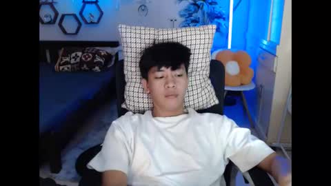 Snapshot of cutie_cumshow chatting on 12-19-25, 08:21 Neil Taylor online show from 12-19-25, 08:21