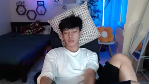 Snapshot of cutie_cumshow chatting on 12-19-25, 09:33 Neil Taylor online show from 12-19-25, 09:33