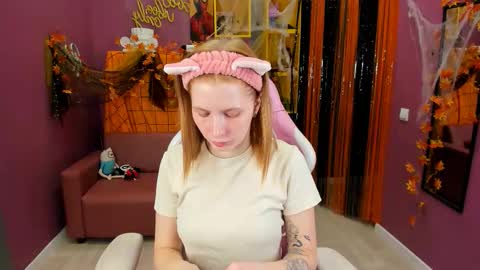 Lina online show from 10-26-25, 01:50