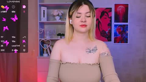 Snapshot of cutie_mili chatting on 01-15-25, 11:21 mili online show from 01-15-25, 11:21