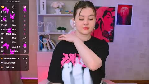 Snapshot of cutie_mili chatting on 01-22-25, 12:17 mili online show from 01-22-25, 12:17
