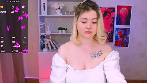 Snapshot of cutie_mili chatting on 01-23-25, 09:08 mili online show from 01-23-25, 09:08