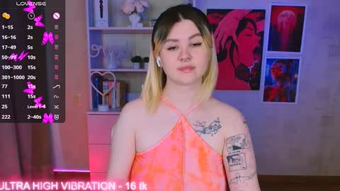 Snapshot of cutie_mili chatting on 02-07-25, 11:01 mili online show from 02-07-25, 11:01