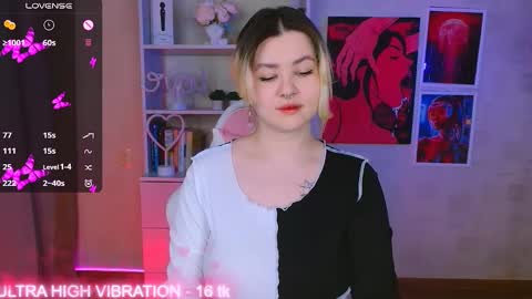 Snapshot of cutie_mili chatting on 02-16-25, 02:42 mili online show from 02-16-25, 02:42